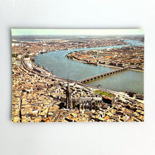 Charger l'image dans la galerie, 33.063.314, Bordeaux, Gironde, Vue sur la Tour St.-Michel et la Garonne
