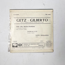 Laden Sie das Bild in den Galerie-Viewer, EP. Getz / Gilberto con Antonio Carlos Jobim. The Girl From Ipanema
