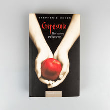 Laden Sie das Bild in den Galerie-Viewer, Crepúsculo, Stephenie Meyer
