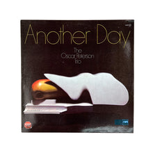 画像をギャラリービューアに読み込む, LP. The Oscar Peterson Trio. Another Day
