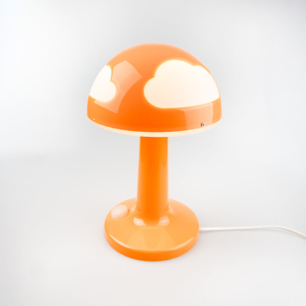 Henrik Preutz가 디자인한 Ikea Skojig 테이블 램프.