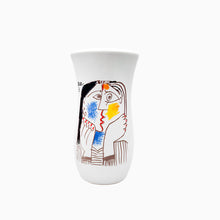 Laden Sie das Bild in den Galerie-Viewer, Jarrón de porcelana Tognana dibujo de Picasso, 1980's
