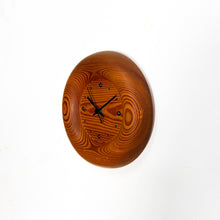 Cargar imagen en el visor de la galería, Reloj de pared de madera, 1980's
