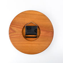 Cargar imagen en el visor de la galería, Reloj de pared de madera, 1980's
