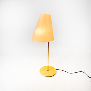 1990 年に Lluís Porqueras が Marset のためにデザインした Lector S テーブル ランプ。