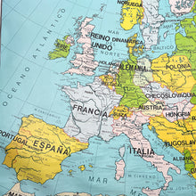 Load image into Gallery viewer, Mapa Físico y Político de Europa Dalmau Carles Pla, 1977.
