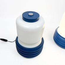 Laden Sie das Bild in den Galerie-Viewer, Marset-Leuchtenpaar, Entwurf Josep Maria Magem, 1968. 
