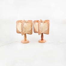 Cargar imagen en el visor de la galería, Pareja de lámparas de sobremesa de madera y rafia, 1970's
