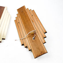 画像をギャラリービューアに読み込む, 真鍮と木製の大型ウォールスコンセ、ペア、1950年代
