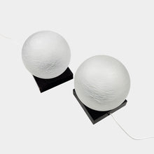 Cargar imagen en el visor de la galería, Pareja de lámparas con globo de cristal al ácido, 1970's
