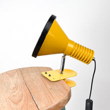 Cargar imagen en el visor de la galería, Lámpara de Pinza 80.06 diseño de Grup Bonamusa para Tramo, 1970s
