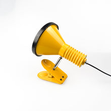 Cargar imagen en el visor de la galería, Lámpara de Pinza 80.06 diseño de Grup Bonamusa para Tramo, 1970s
