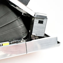 Laden Sie das Bild in den Galerie-Viewer, Polaroid SX-70 Landkamera, 1972 
