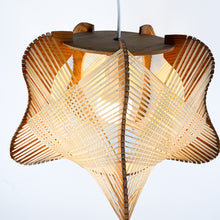 Cargar imagen en el visor de la galería, Lámpara de techo de madera y rafia, 1970's
