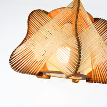Cargar imagen en el visor de la galería, Lámpara de techo de madera y rafia, 1970's
