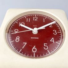 Load image into Gallery viewer, Siemens MU 3900 wall clock, 1970&#39;s 
