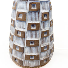 Laden Sie das Bild in den Galerie-Viewer, Signierte Steingut-Tischlampe, 1960er Jahre
