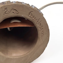 Laden Sie das Bild in den Galerie-Viewer, Signierte Steingut-Tischlampe, 1960er Jahre
