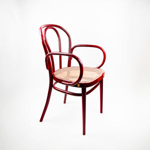 팔걸이가 있는 Thonet 의자 Nº218.