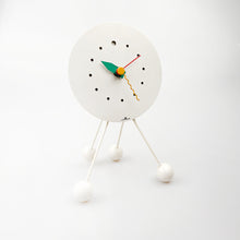 Cargar imagen en el visor de la galería, Reloj sobremesa diseño de Shohei Mihara para Wakita, 1980&#39;s Japón.
