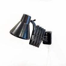 Cargar imagen en el visor de la galería, Lámpara de pared extensible metal, 1980's
