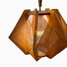 Cargar imagen en el visor de la galería, Lámpara de madera y rafia, 1970s

