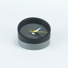 Cargar imagen en el visor de la galería, Reloj de sobremesa Time &amp; Square. 1980s
