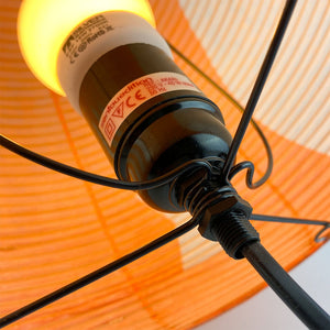Lampe Akari 1AY conçue par Isamu Noguchi, 1951.