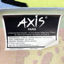 Cargar imagen en el visor de la galería, Alfombra de baño fabricada por Axis con diseño de Keith Haring.

