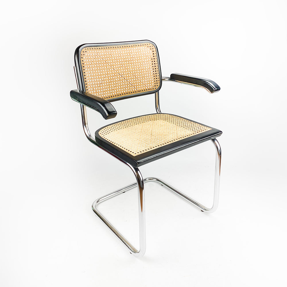 1928년 Marcel Breuer가 디자인한 B64 또는 Cesca 의자.