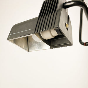 1981년 Guillermo Capdevilla가 Belux를 위해 디자인한 Belux 시스템 플로어 램프.