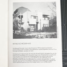 Charger l&#39;image dans la galerie, Modèle de maison Maison Rietveld Schröder, 1983.
