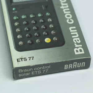 1987년 Dietrich Lubs와 Dieter Rams가 설계한 Braun ETS 77 계산기.