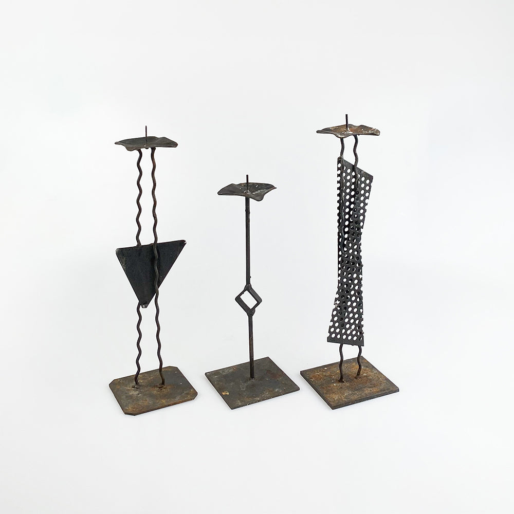 Juego de tres candelabros brutalistas de hierro, 1970's