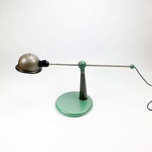 Charger l&#39;image dans la galerie, Lampe de table en bois et métal des années 1980
