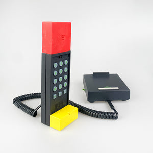 Téléphone énorme conçu par Ettore Sottsass pour Brondi, 1986.