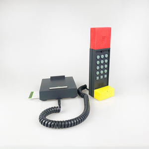 Téléphone énorme conçu par Ettore Sottsass pour Brondi, 1986.