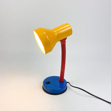 Cargar imagen en el visor de la galería, Lámpara de escritorio en colores primarios, 1980s - falsotecho
