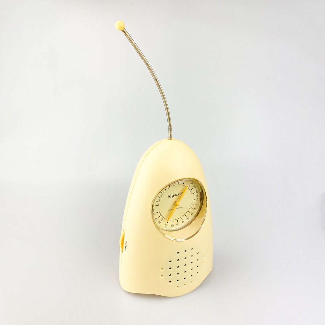 Radio modelo Gildo diseño de Dario Tanfoglio para Guzzini 1990s - falsotecho