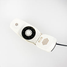 이미지를 갤러리 뷰어에 로드 , 1965년 Marco Zanuso와 Richard Sapper가 디자인한 Grillo 전화.
