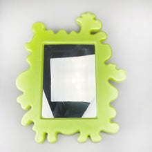 Cargar imagen en el visor de la galería, Espejo de Ikea modelo Barnslig diseño de Eva Lundgreen.
