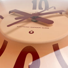 Cargar imagen en el visor de la galería, Reloj de pared modelo Roulette diseño de Albert Leclerc para Lorenz, 1970&#39;s
