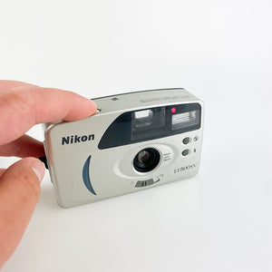 Cámara Compacta Nikon EF500sv, 35 mm. 2000's