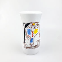 Charger l&#39;image dans la galerie, Vase en porcelaine Tognana dessin de Picasso, années 1980
