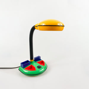 Lámpara de escritorio diseño de Kyoji Tanaka para Rabbit Tanaka Corp, Ltd.