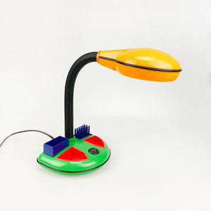 Lámpara de escritorio diseño de Kyoji Tanaka para Rabbit Tanaka Corp, Ltd. - falsotecho