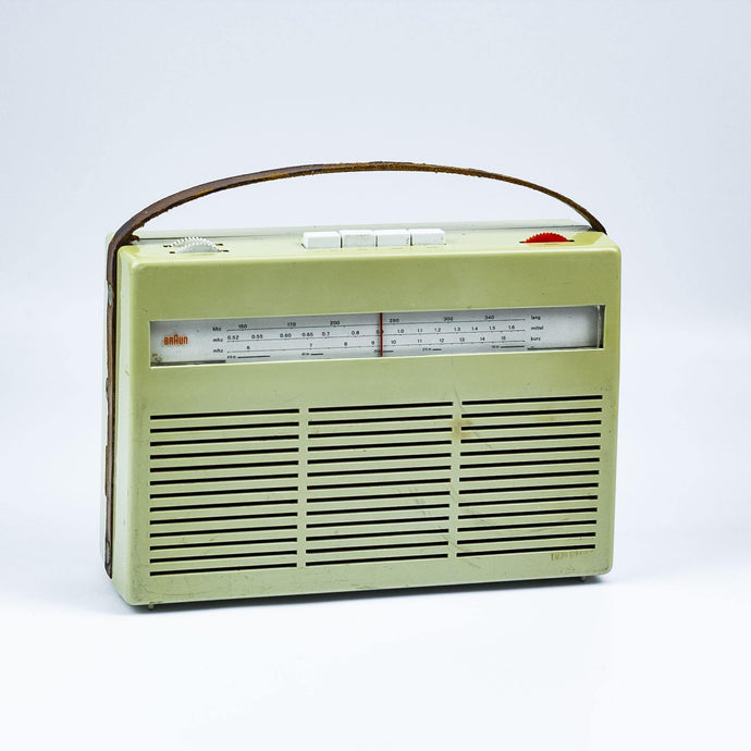 Radio Braun T 23 diseño de Dieter Rams en 1960 - falsotecho