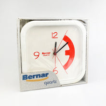 Cargar imagen en el visor de la galería, Reloj de pared Bernar de plástico en caja, 1980&#39;s
