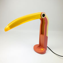 Load image into Gallery viewer, Lámpara Tucán, Tungslite, H.T. Huang. 1980s Amarillo/Rosa - falsotecho
