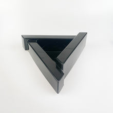 Charger l&#39;image dans la galerie, Cendrier en plastique Ypma, Ligne Art-Déco, années 1990
